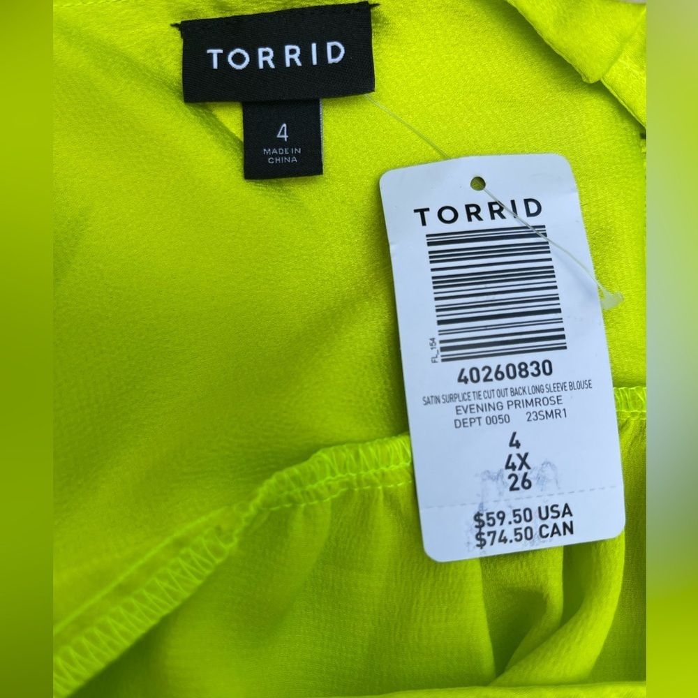 🔆🔥NWT TORRID satin evening primrose back cutout w/ tie blouse size 4 (26) - Picture 4 of 5